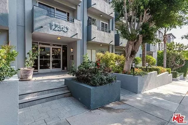 Photo - 1250 N Kings Rd Apartamentos Unidad 301