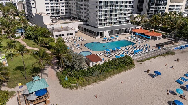 Building Photo - 19201 Collins Ave Unit 124 Rental