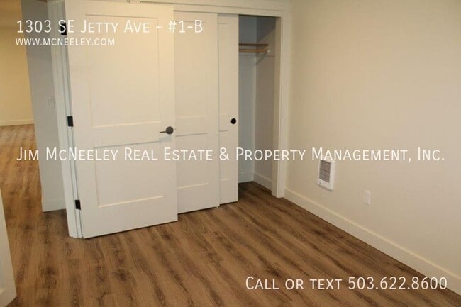 Photo - 1303 SE Jetty Ave Unidad #1-B