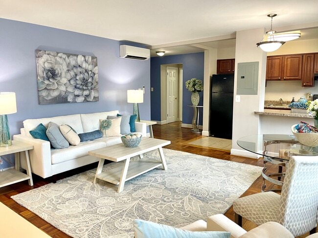 Living Room - Fillmore Garden Apartments