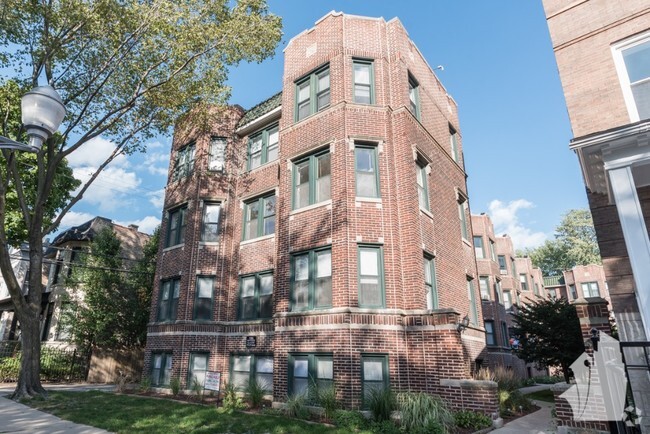 Building Photo - 3839 N Greenview Ave Rental