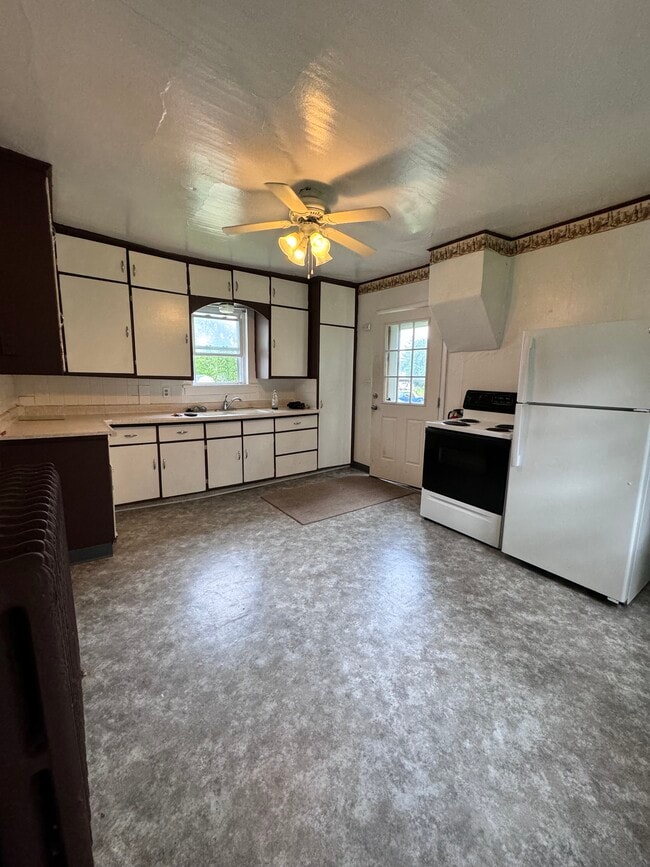 Kitchen 15 x 13 - 180 Martin St Unit House - 1st floor