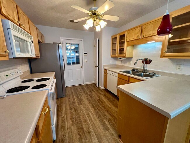 Photo - 2720 Roscommon Dr