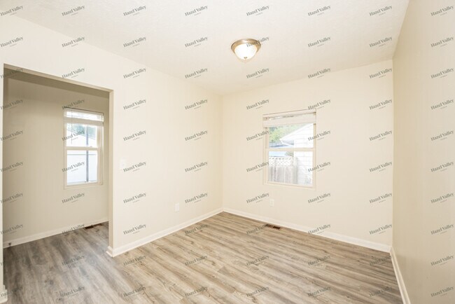 Photo - 1662 Crestwood Rd