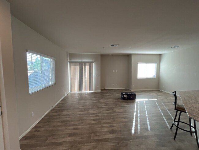 Photo - Beautiful 3 bedroom 3 bathroom townhome Unidad #103