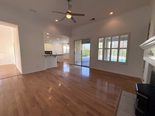 Photo - 553 W Fallbrook Ave