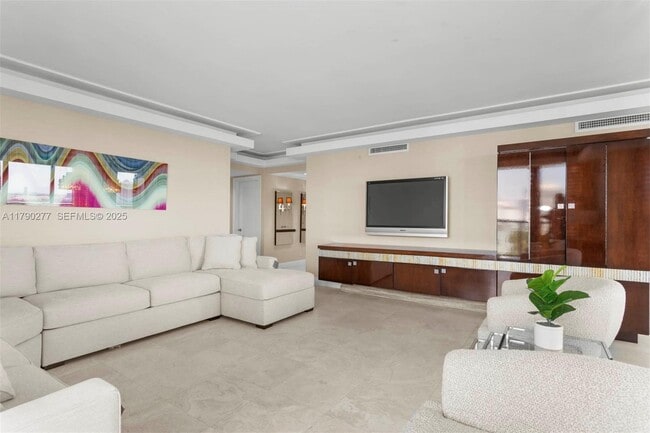 Photo - 19667 Turnberry Way Unidad 14E