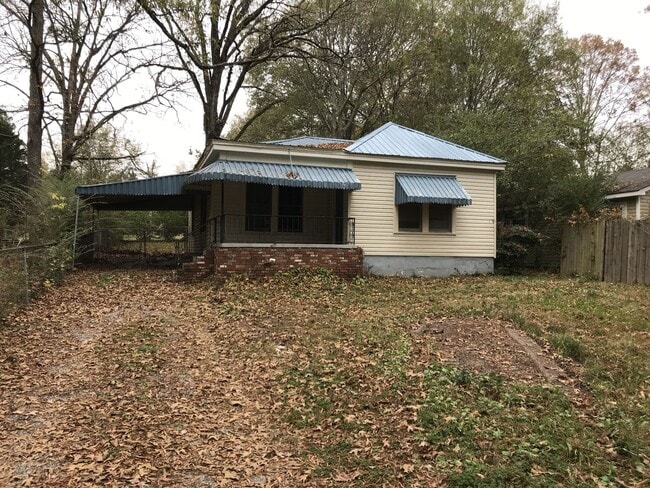 Building Photo - Adorable 3 bedroom 2 bedroom house located in Gadsden.