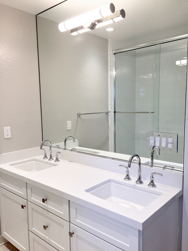 Premier Full Bath - 1674 Hollenbeck Ave