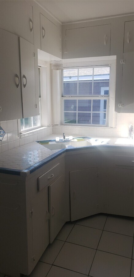 Photo - 7010 England St