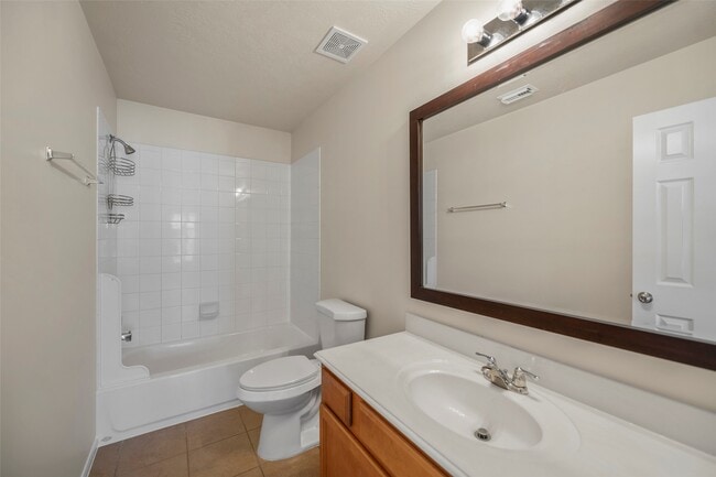 Building Photo - 22110 Field Green Dr