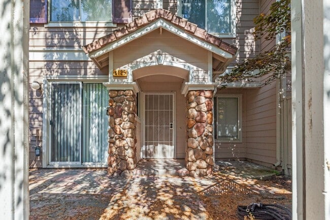 Photo - 6125 Lambeck Ln