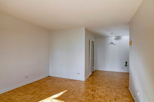 Photo - 1975 Maisonneuve Blvd W Unit 201