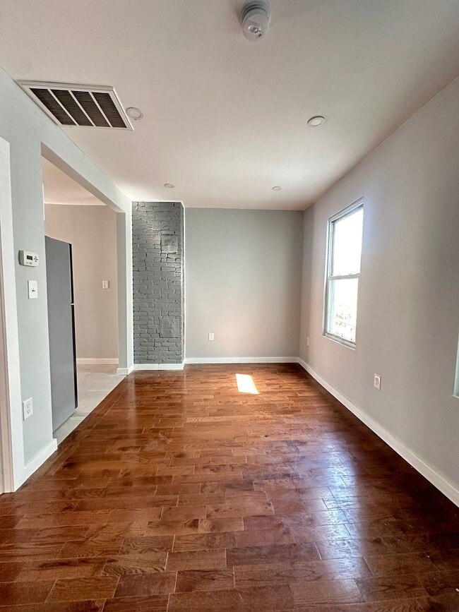 Photo - 736 S 15th St Apartments Unit 2