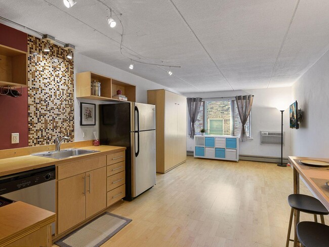 Building Photo - 3512 Bryant Ave S