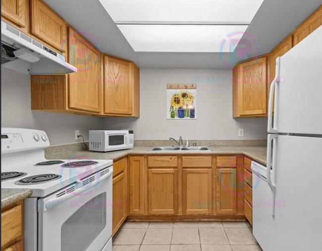 Incredible condo near UNR! This charming 2... - Incredible condo near UNR! This charming 2...