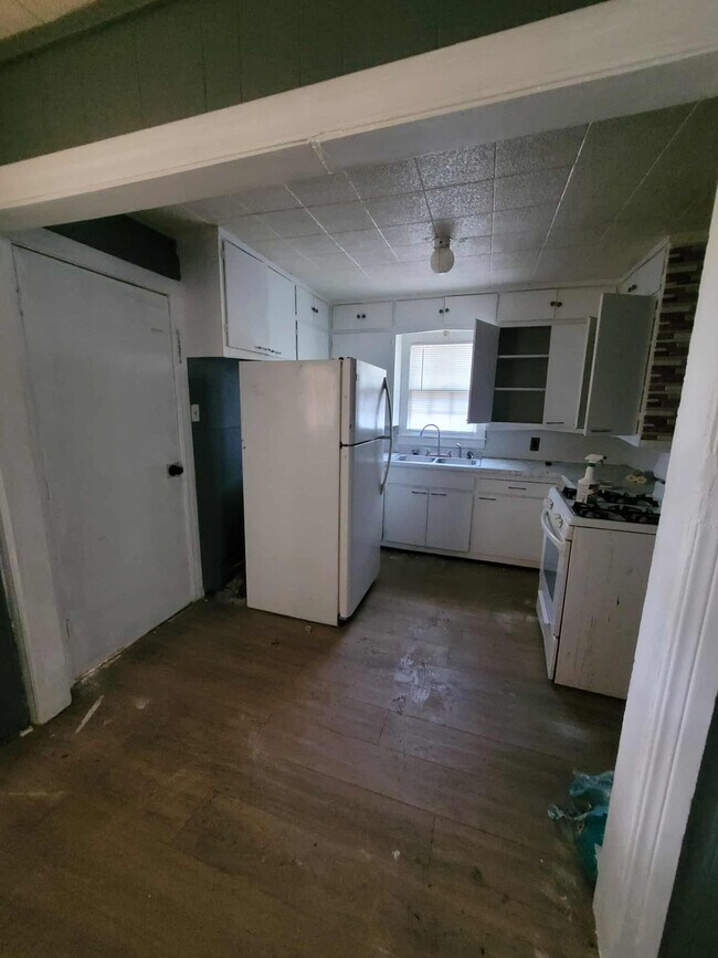 Photo - 108 E Cedar Ave