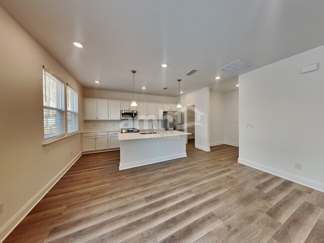 Photo - 2364 Devin Ave