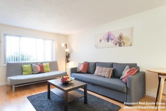 Photo - 17 Oxford Cir Unit 1