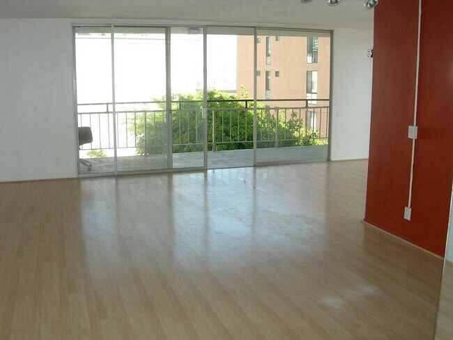 7270 Hillside Ave Unidad In hart of Hollywood 2 bedroom