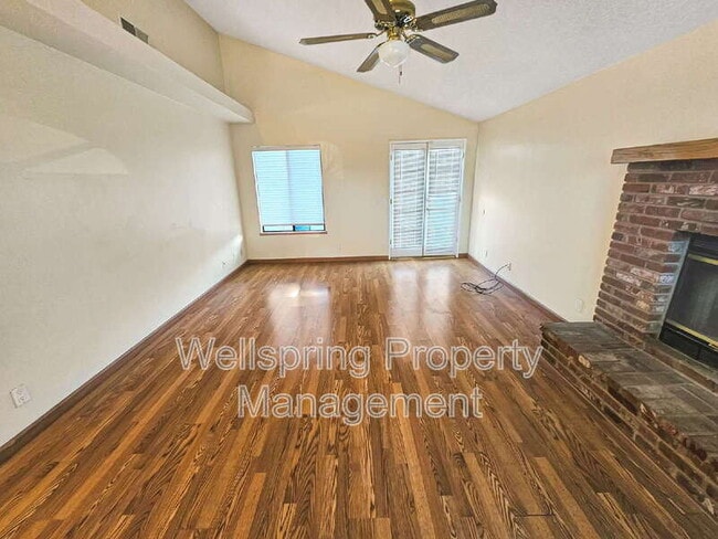 Building Photo - 821 Janelle Ct