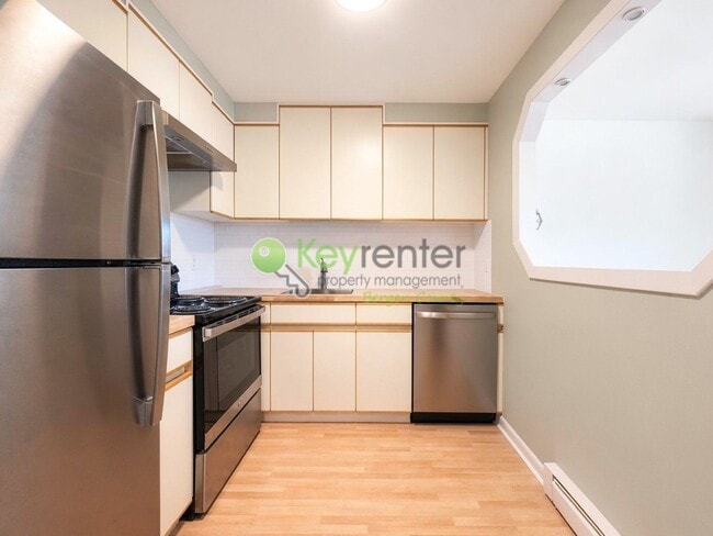 Photo - Lake View Apartment in a Peaceful Park Ridge Community