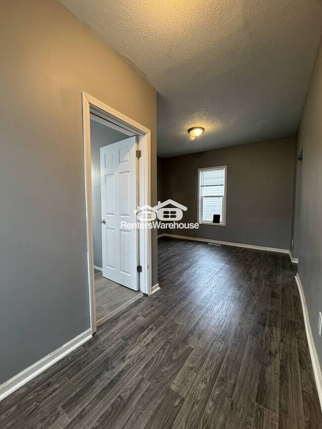 Photo - Available Now 5 bedroom 2 bath Duplex in Minneapolis