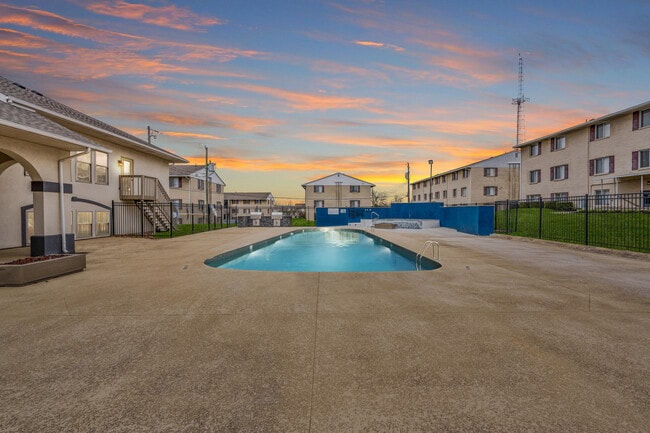 Building Photo - The Fairway Rental