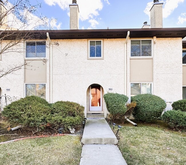 Building Photo - 160 Thoreau Dr