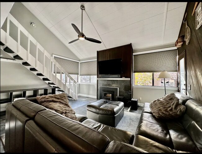 Photo - Stylish 2-Bed + Loft Mountain Condo in San...