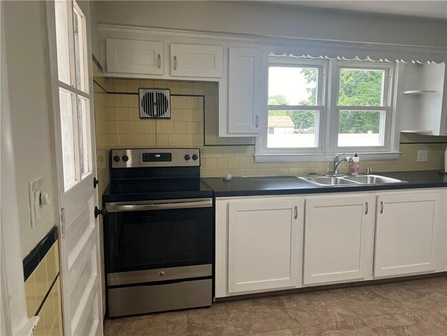 Photo - 108 Airport Rd