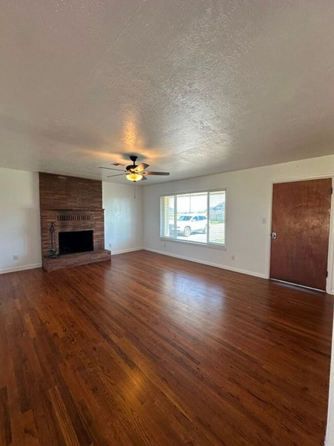 Photo - Updated home in Henley School District