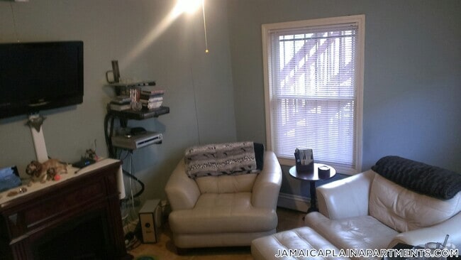 Building Photo - 6 Wise St Rental