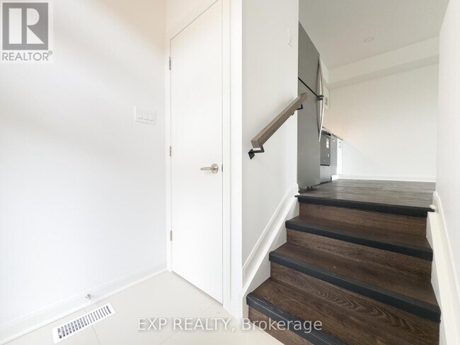 Photo - 25 Fair Oaks Crescent