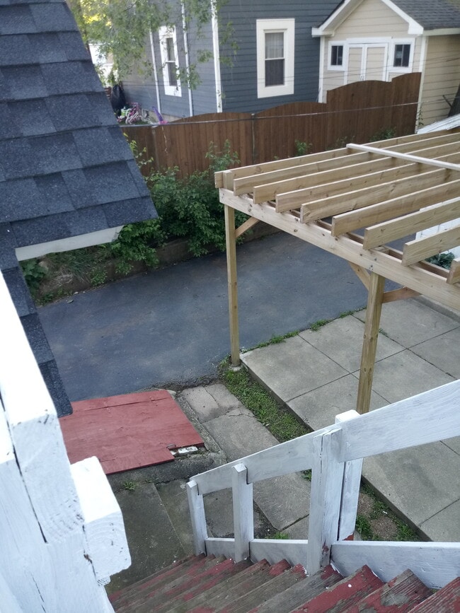 Driveway view form outdoor stairs - 520 Lawrence Ave Apartamentos Unidad 2 second floor