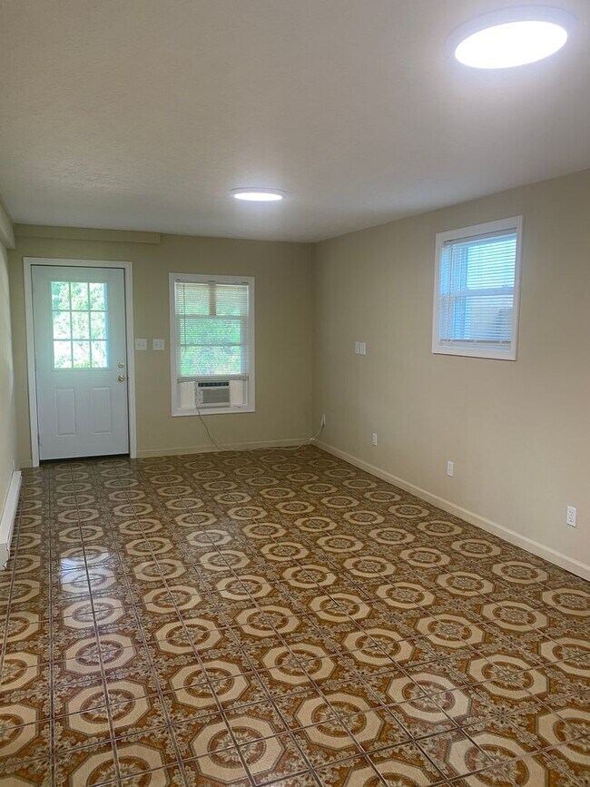 730 Hightop Rd Unit B