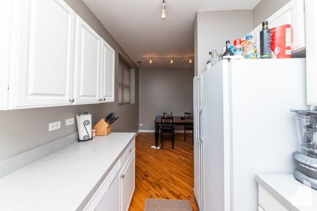 Photo - 2 bedroom in Chicago IL 60657 Unit B