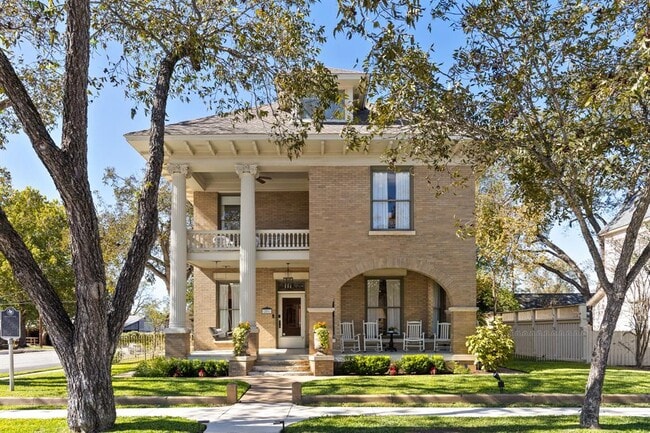 Building Photo - 201 Ramona St