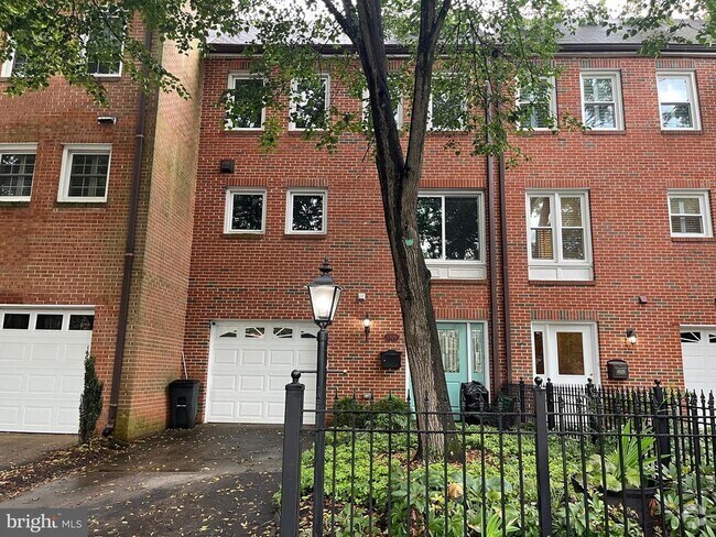 Building Photo - 6929 Mclean Park Manor Ct Rental