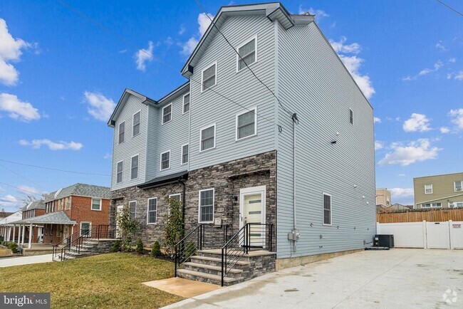 Building Photo - 1214 Roosevelt Dr Rental
