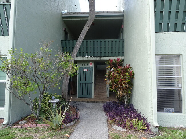 Building Photo - 8915 NW 28th Dr Unit E Rental