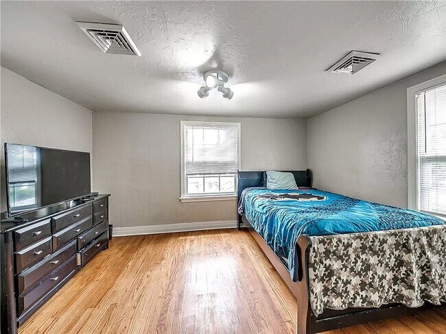 Photo - 2808 NW 24th St Duplex Unit A