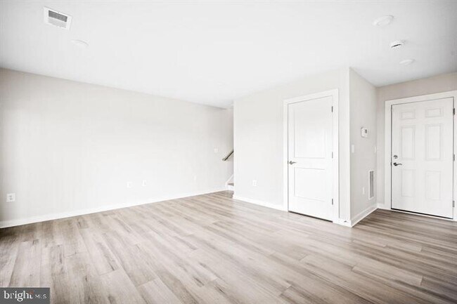 Photo - 42508 Invergordon Ter