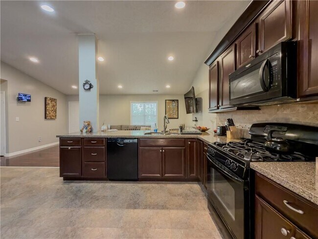 Photo - 580 Pineland Cir