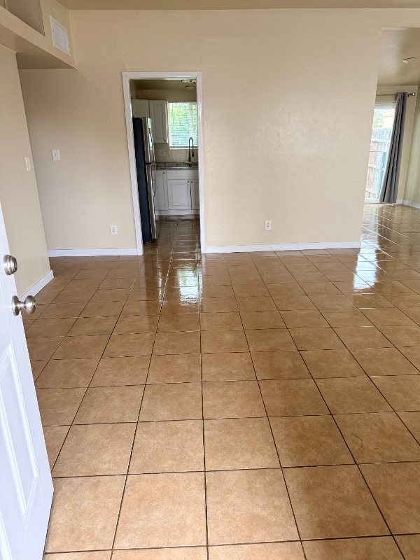 Photo - 755 E Holaway Dr