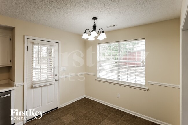 Photo - 102 Carriage Dr