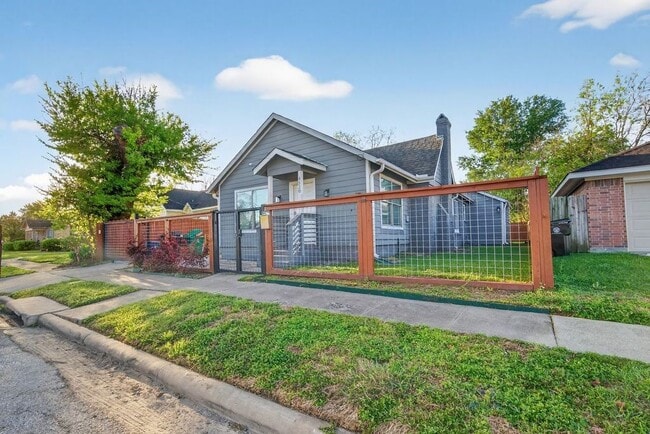 Photo - 4520 Sharon St