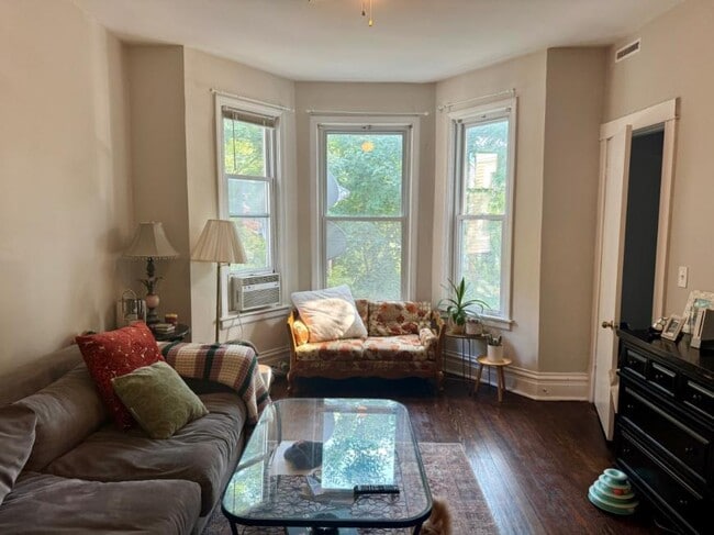 Photo - 3 bedroom in Chicago IL 60657 Unit 2