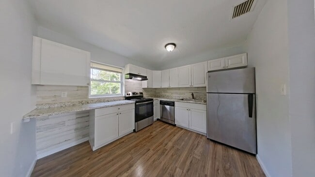 Photo - Cute Updated 2/1 with Bonus Room in Fort P...