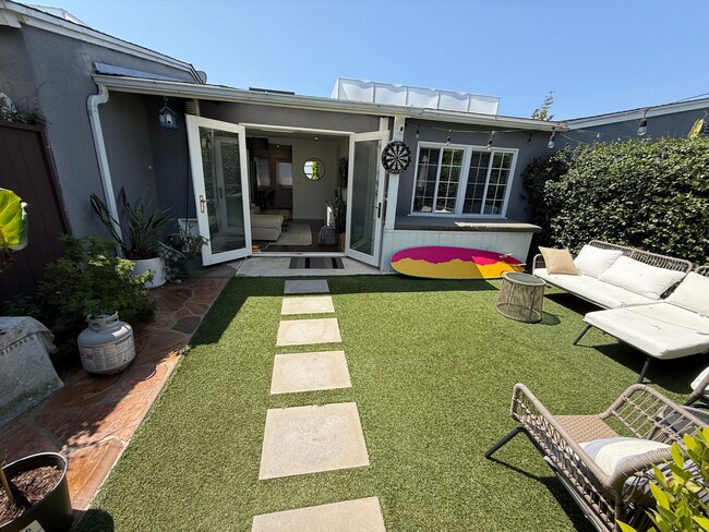 Building Photo - 2032 Ocean Park Blvd Unit 2032 Rental